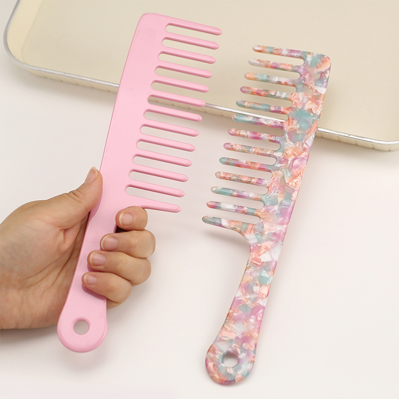 Peine de acetato de forma sencilla con agujeros
