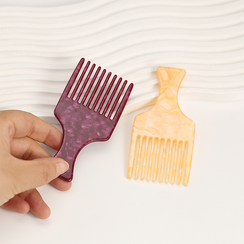 Peine compacto de acetato con mango