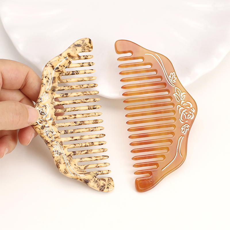 Peine de acetato de forma semicircular con patrón