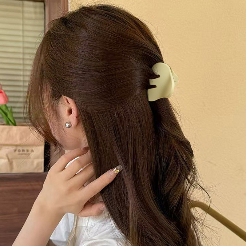 Pinza de plástico para el cabello con dientes inclinados e inyección